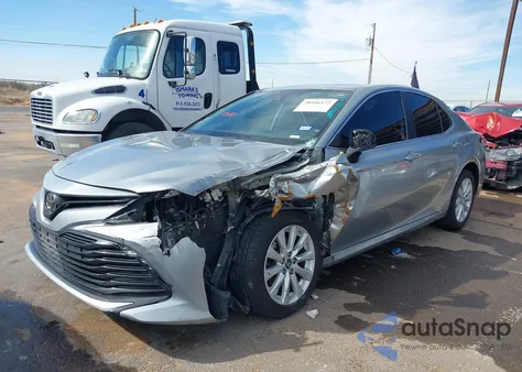 2019 Toyota Camry Le z USA, uszkodzony, nr VIN 4T1B11HK7KU256094